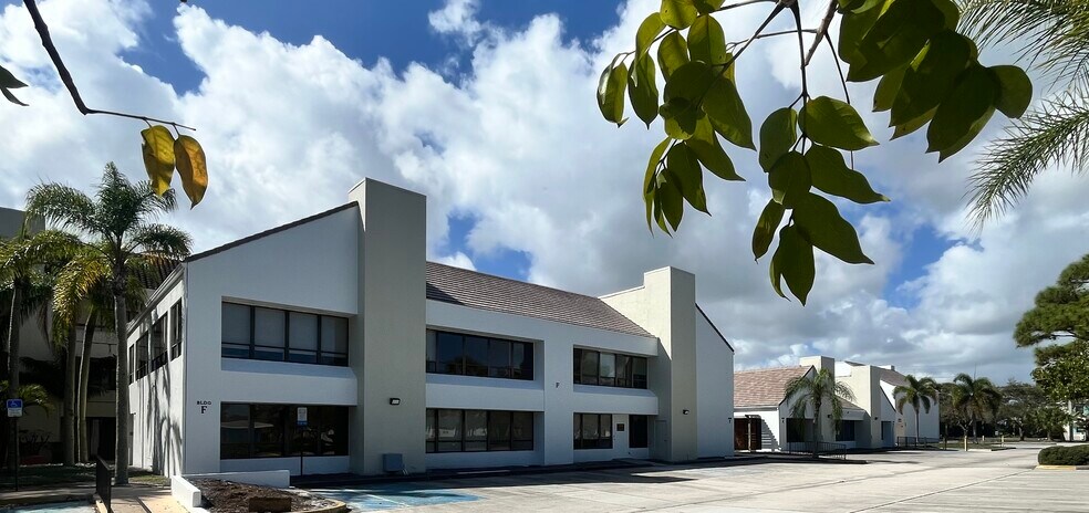 Primary Photo Of 900 SE ocean Blvd, Stuart Office For Lease