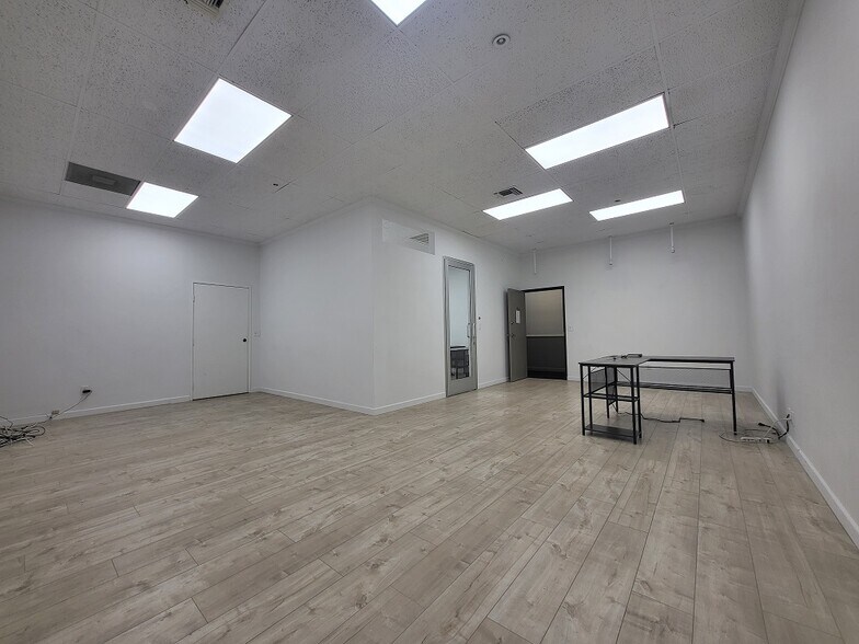 More Photos Of 4711 Oakwood Ave, Los Angeles Office For Lease