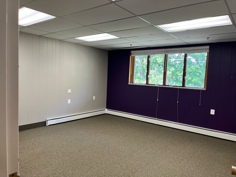 More Photos Of 400 Riverside Dr, Johnson City Specialty For Lease