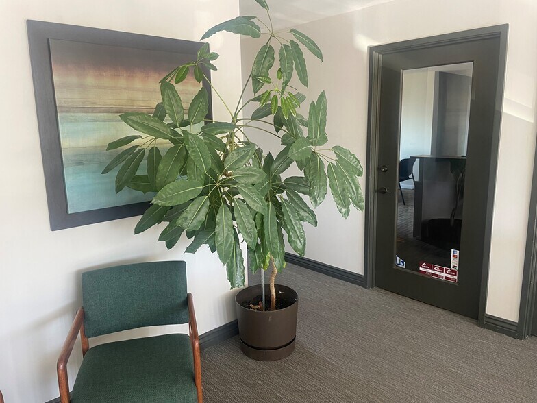 More Photos Of 22501-22511 Marine View Dr S, Des Moines Office For Lease