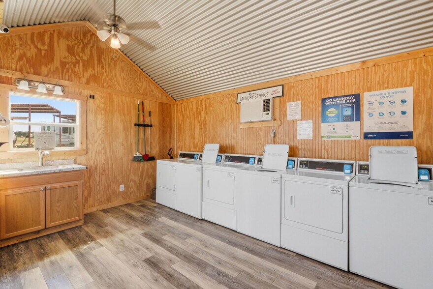 More Photos Of 351 My Ln, Millsap Trailer Camper Park For Sale