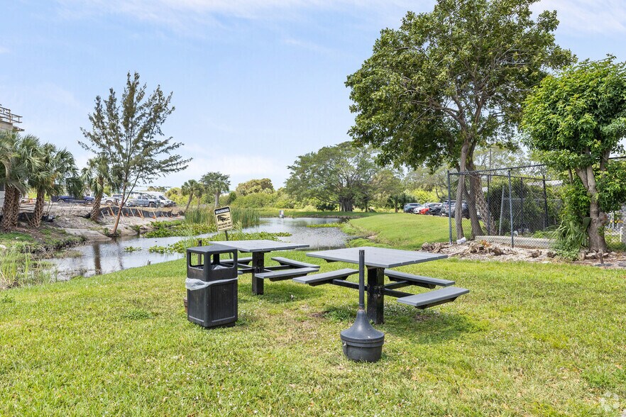 More Photos Of 2290 10th Ave N, Lake Worth Medical For Lease