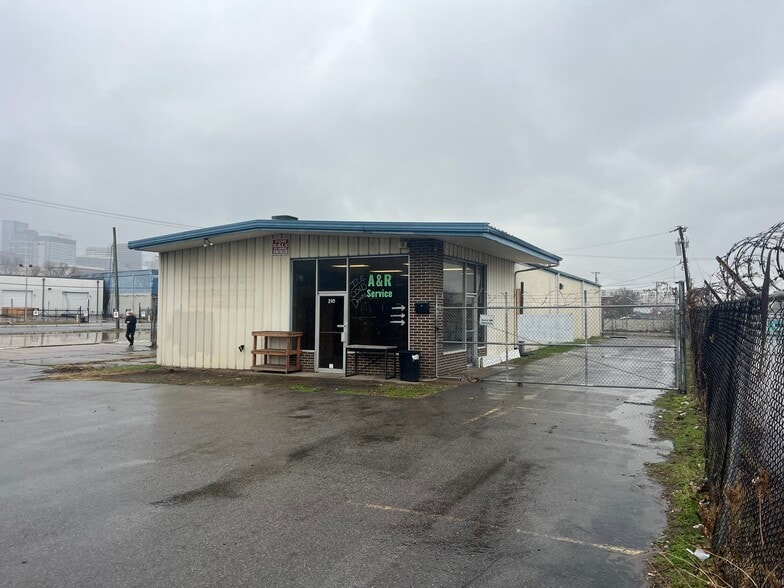 More Photos Of 210 N 1st St, Nashville Industrial For Lease