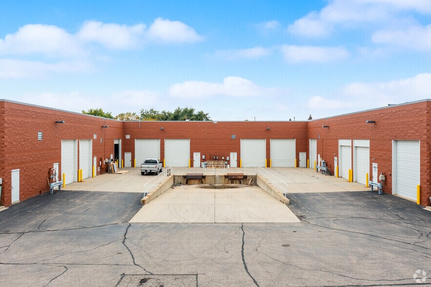 More Photos Of 50453-50489 Pontiac Trl, Wixom Flex For Lease