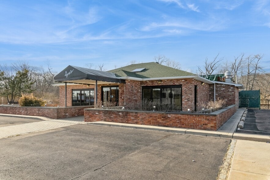 More Photos Of 62375 Rt-25, Southold Restaurant For Sale