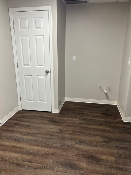 More Photos Of 453 Schmitt Rd, Rossville Warehouse For Lease