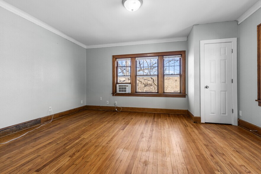 More Photos Of 910 4th Ave, Rockford Apartments For Sale