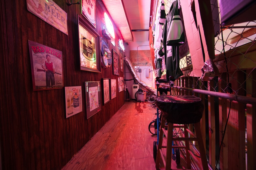 More Photos Of 1090 Knight's Trail Rd, North Venice Light Distribution For Sale