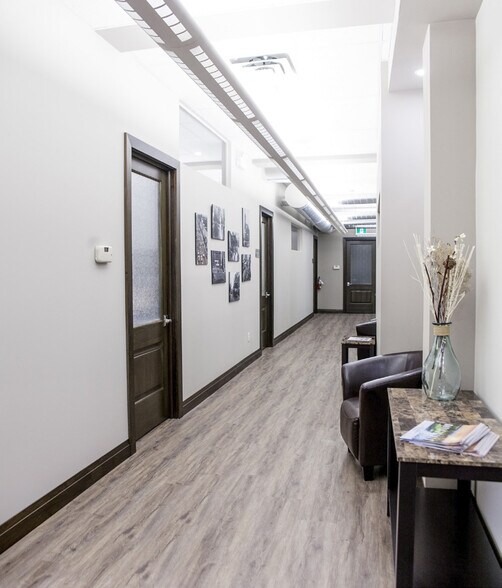 More Photos Of 236 Victoria St, Kitchener Office For Lease