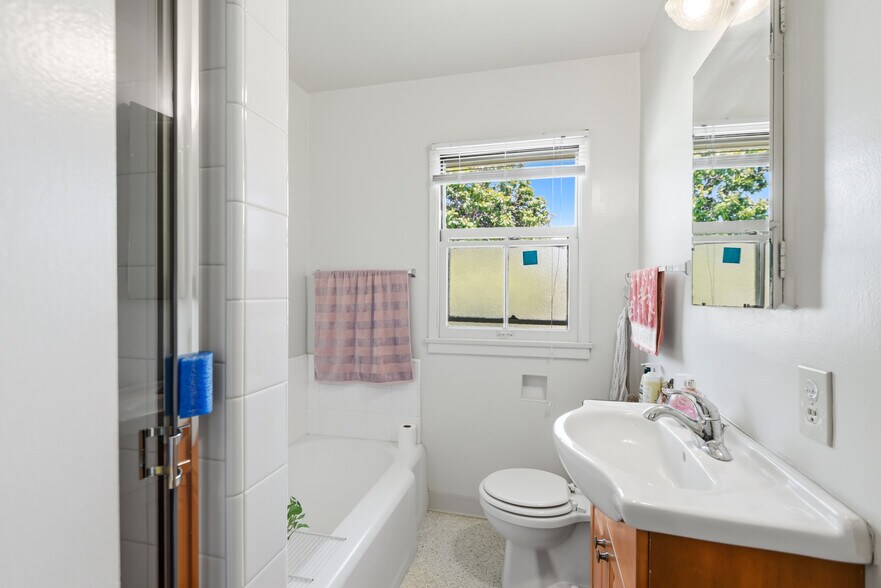 More Photos Of 1620 Larch St, Alhambra Multifamily For Sale