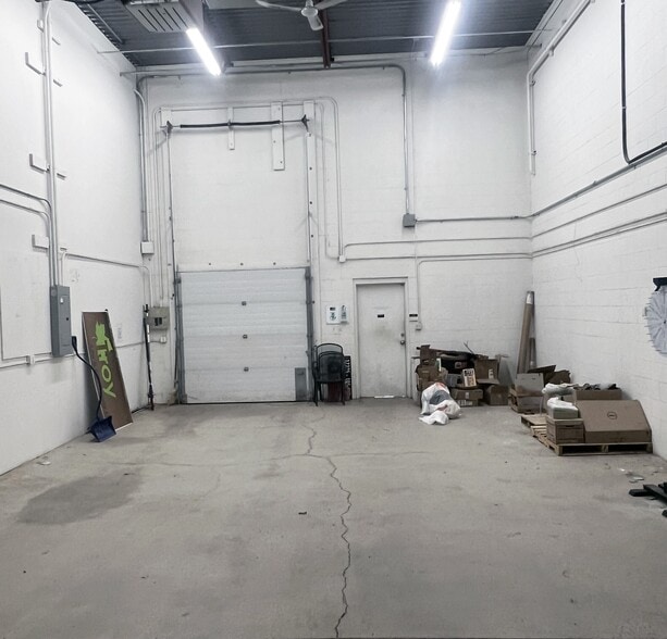 More Photos Of 10472-17203 105 Av NW, Edmonton Flex For Lease