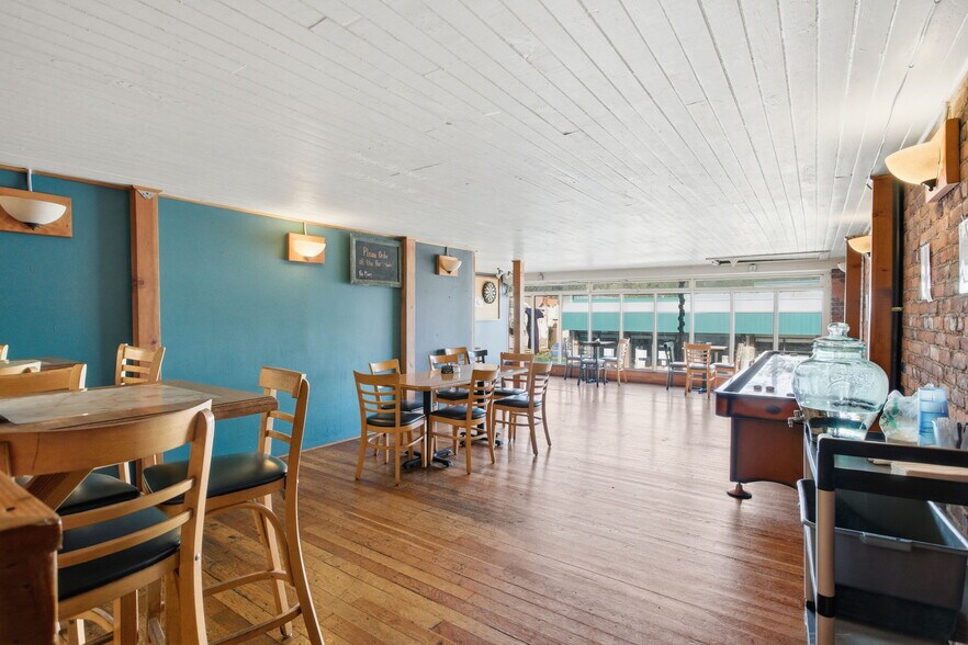 More Photos Of 657 E Main St, Cottage Grove Restaurant For Sale