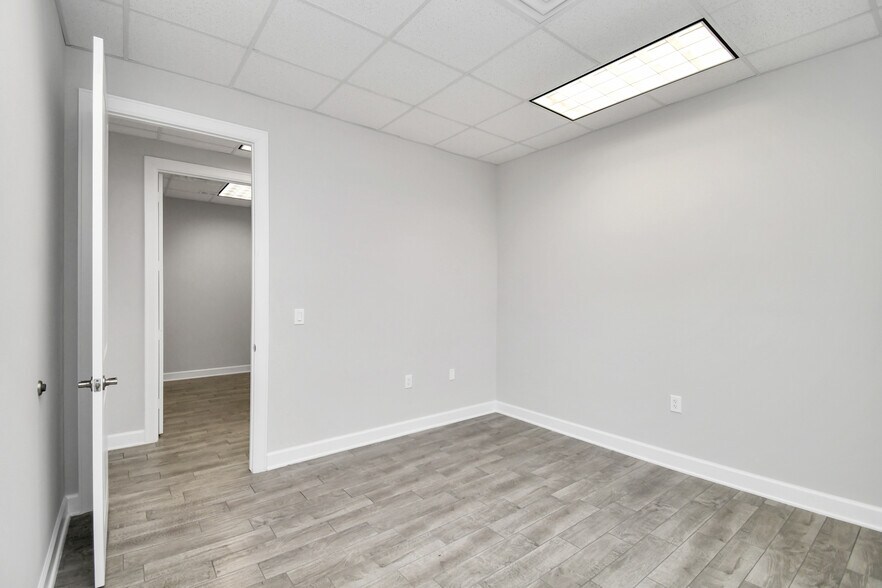 More Photos Of 830 Julie Rivers Dr, Sugar Land Unknown For Lease