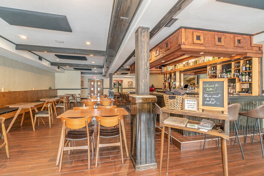 More Photos Of 134 Ashman St, Midland Restaurant For Sale