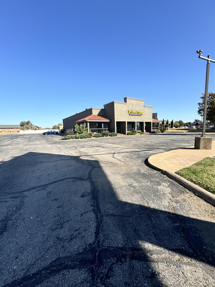 Primary Photo Of 3710 W Owen K Garriott Rd, Enid Auto Dealership For Lease