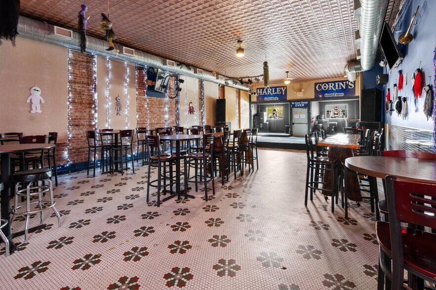 More Photos Of 1708 State St, Bettendorf General Retail For Sale