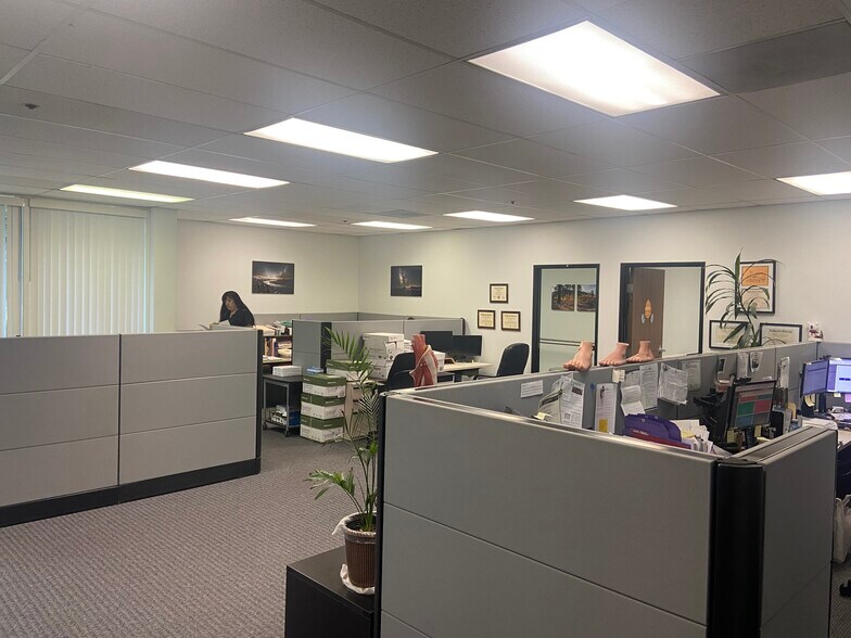 More Photos Of 12707 Rives Ave, Downey Warehouse For Lease