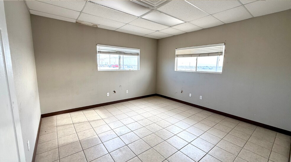 More Photos Of 12920 Tx 191 Frontage Unit 8 rd, Midland Flex For Lease