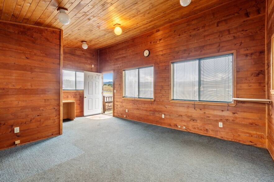 More Photos Of 4051-4061 N Highway 101, Eureka Warehouse For Sale