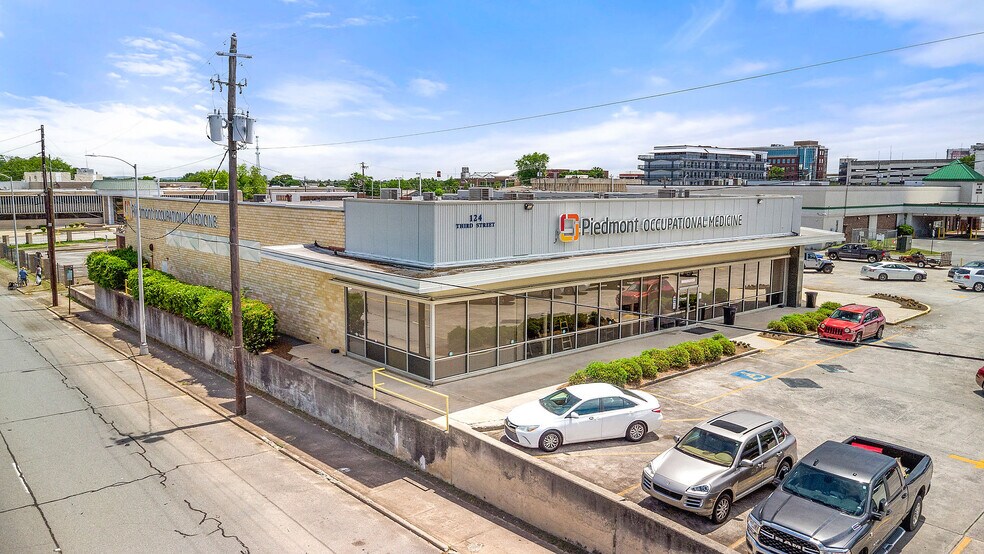 More Photos Of 124 3rd St, Macon-Bibb Medical For Sale