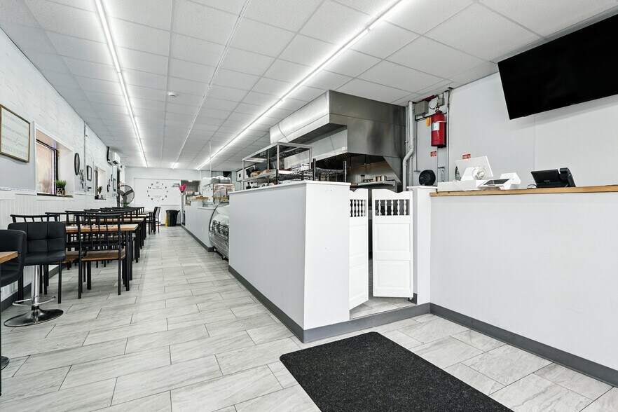 More Photos Of 1003 Saint James Ave, Springfield Freestanding For Sale