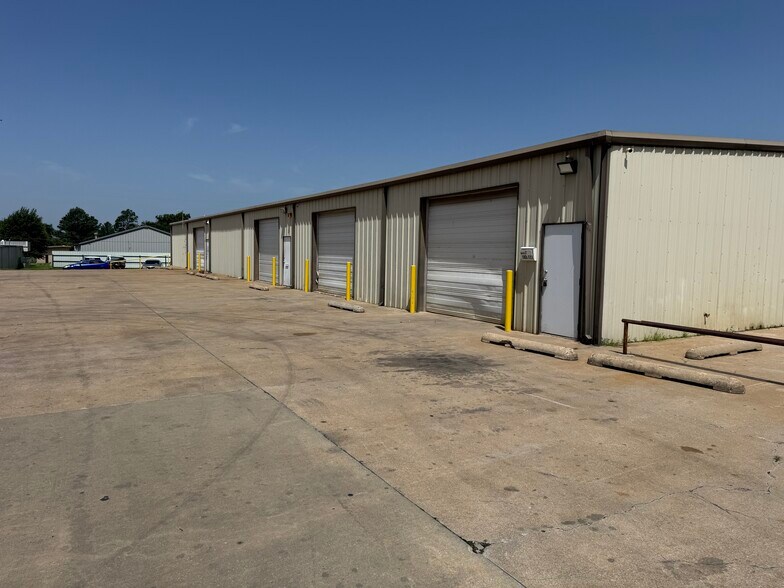 More Photos Of 102 S 111th Ave, Tulsa Warehouse For Sale