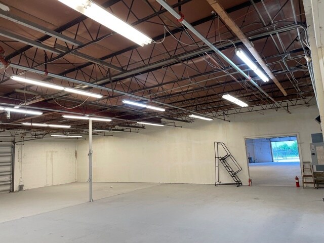 More Photos Of 1815 10th Ave N, Lake Worth Beach Warehouse For Lease