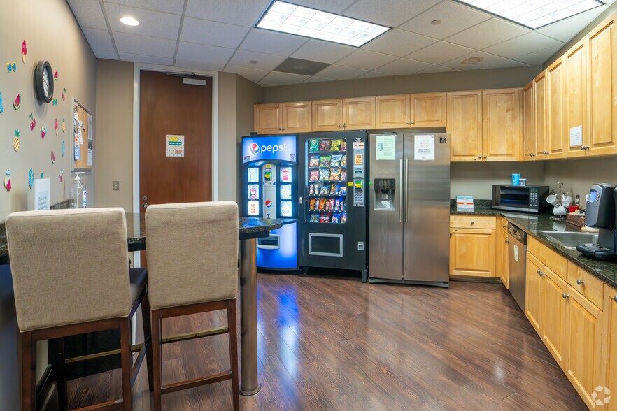 More Photos Of 1-2 Chase Corporate Dr, Hoover Coworking Space