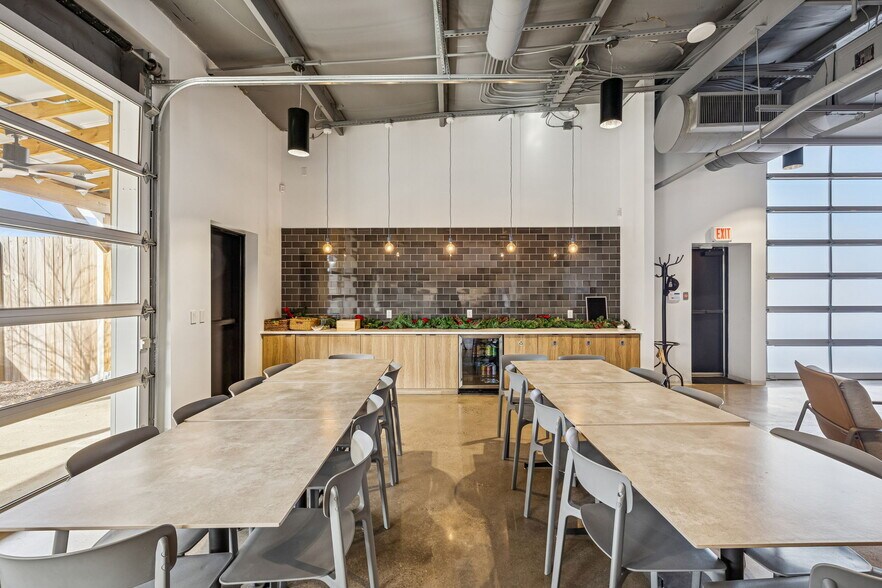 More Photos Of 5101 Kentucky Ave, Nashville Office For Sale