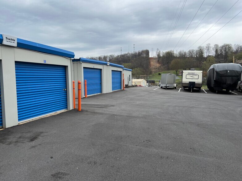 More Photos Of 5209 Memorial Blvd, Kingsport Self Storage For Sale