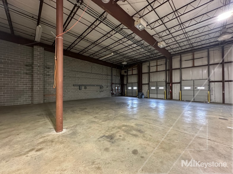 More Photos Of 1114-1124 Commons Blvd, Reading Flex For Sale