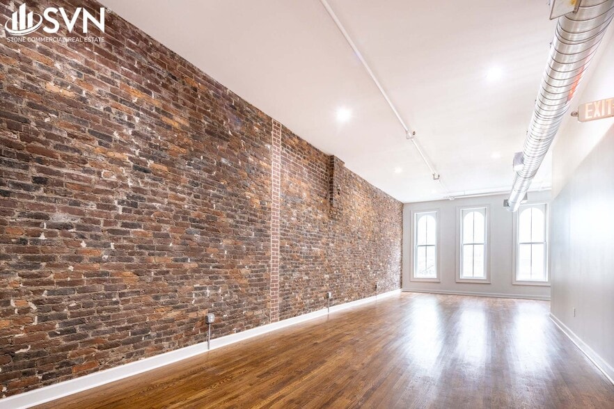 More Photos Of 127-129 W Main St, Lexington Storefront Retail Office For Lease
