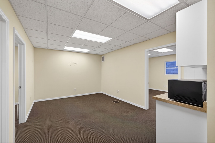 More Photos Of 3097-3117 SE Gran Park Way, Stuart Light Manufacturing For Sale