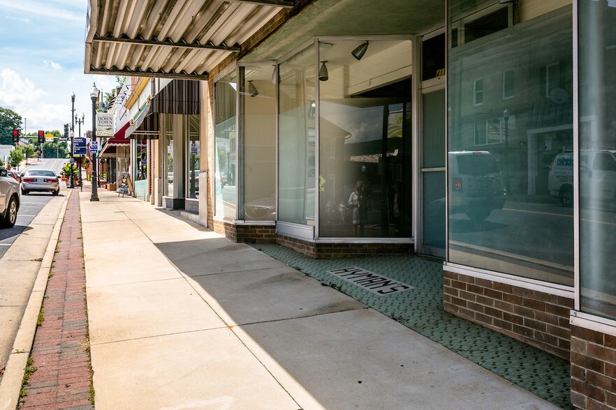 More Photos Of 411 W Main St, Waynesboro Restaurant For Sale