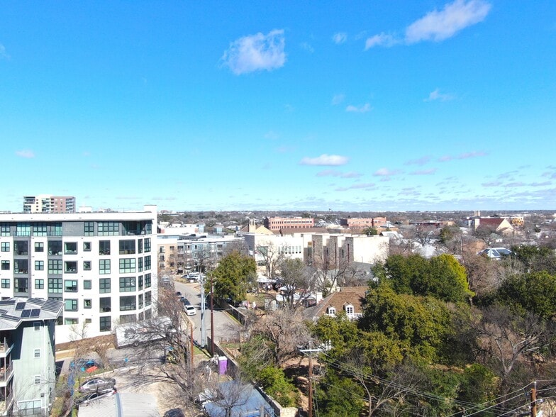 More Photos Of 902 E 7th St, Austin Office For Lease