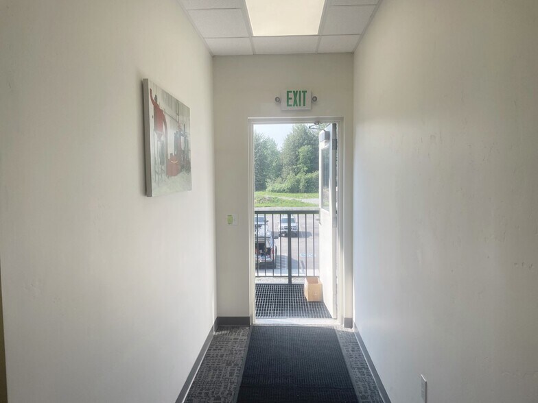 More Photos Of 850 Hawthorne Ave, Ponderay Manufacturing For Lease