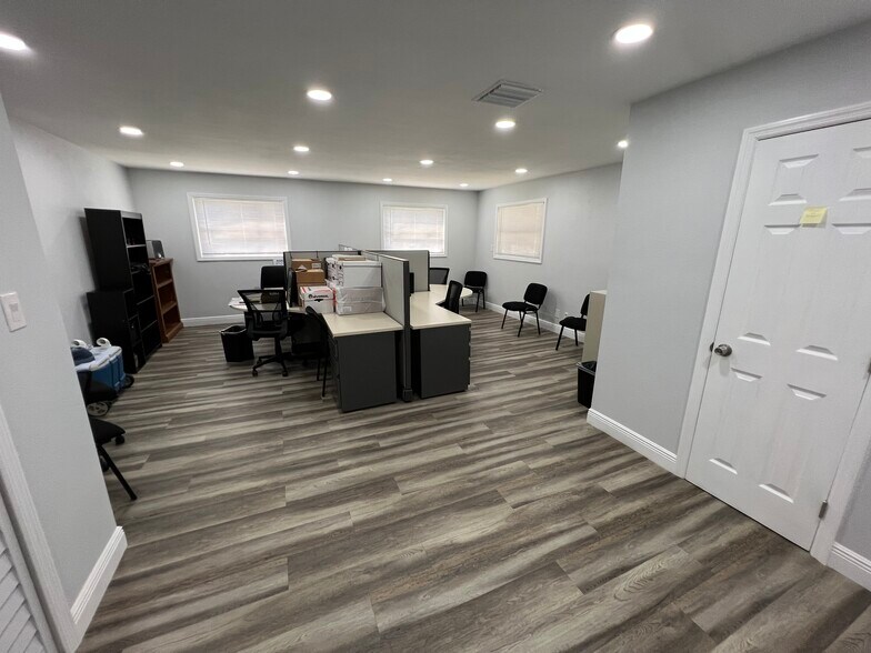 More Photos Of 505 Westbrook Ave, Brandon Office For Sale