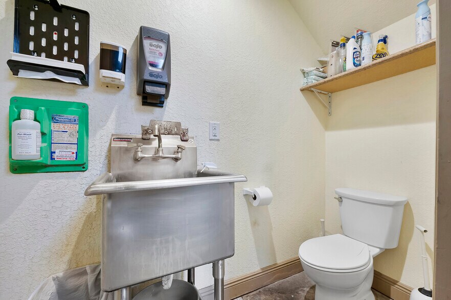 More Photos Of 1133 53rd Ct N, Mangonia Park Warehouse For Sale