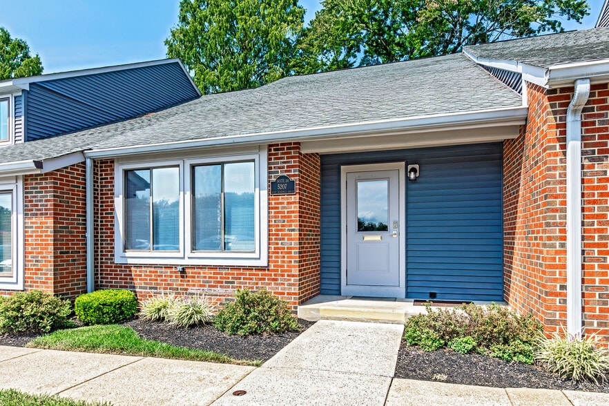 More Photos Of 5201-5215 W Woodmill Dr, Wilmington Medical For Sale