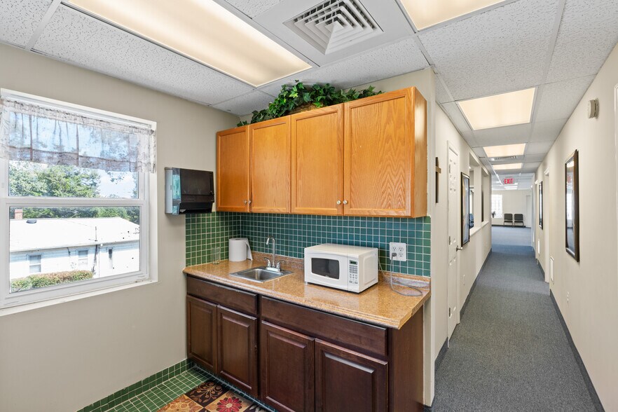 More Photos Of 416 River Rd, Quantico Office For Sale