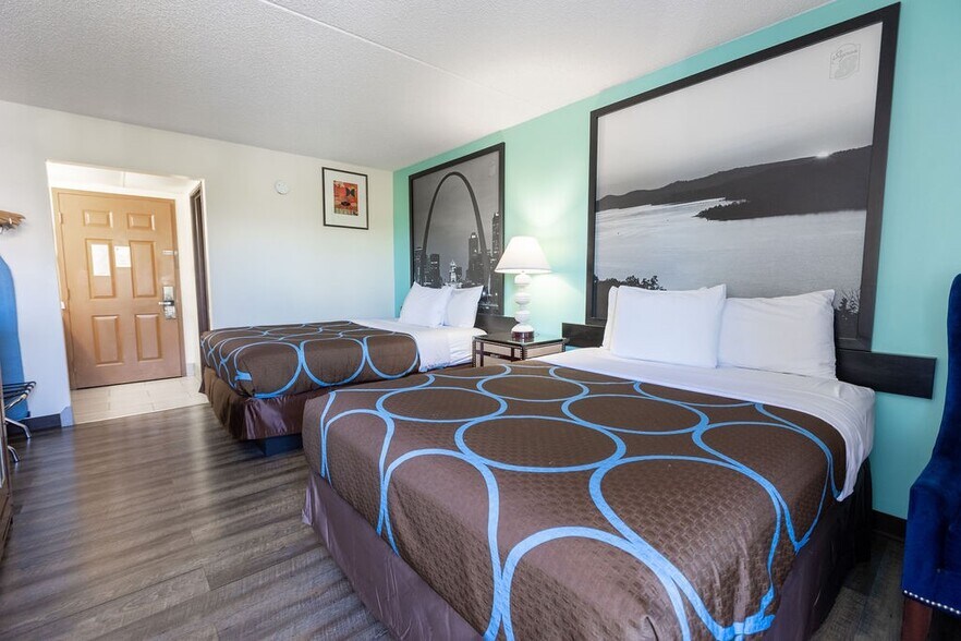 More Photos Of 2490 Green Mountain Dr, Branson Hotel For Sale