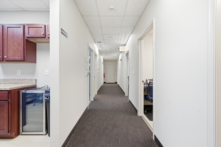 More Photos Of 55 2nd Ave, Brentwood Medical For Lease