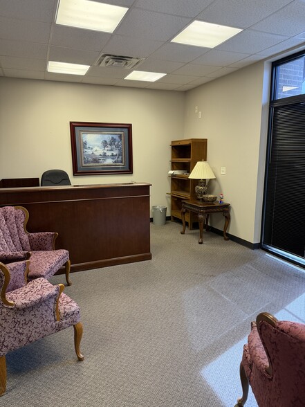 More Photos Of 3000 Gilmer Rd, Longview Storefront Retail Office For Lease