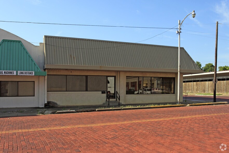 More Photos Of 202 S Burnett Ave, Denison General Retail For Sale