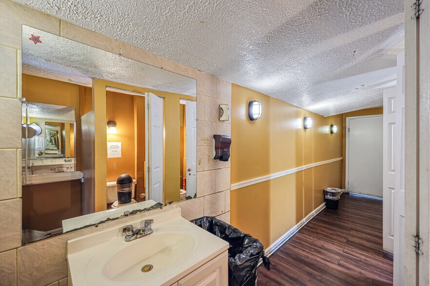 More Photos Of 7100 Sollers Point Rd, Baltimore Restaurant For Sale