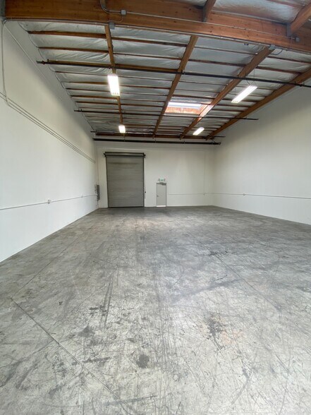 More Photos Of 2240 Celsius Ave, Oxnard Warehouse For Lease