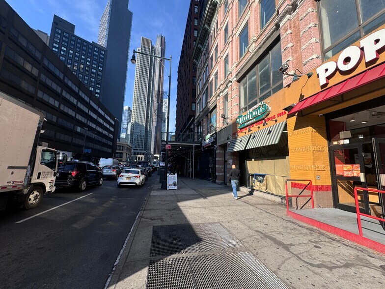 More Photos Of 21-25 Flatbush Ave, Brooklyn Office For Lease