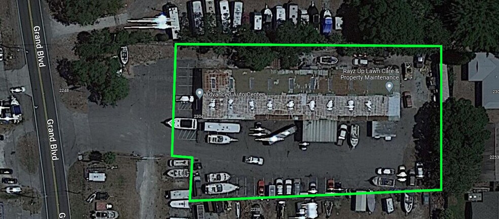 More Photos Of 2300 Grand Blvd, Holiday Light Distribution For Lease