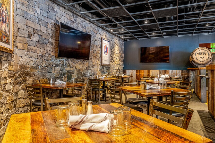 More Photos Of 700 Yampa, Steamboat Springs Restaurant For Sale