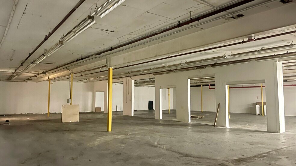 More Photos Of 60 Milbar Blvd, Farmingdale Warehouse For Lease